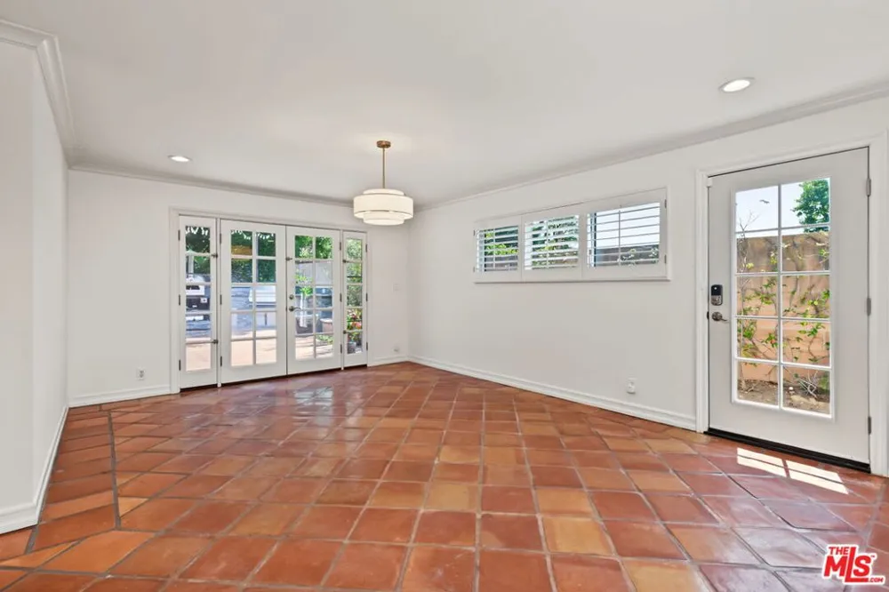 860 Bronze Lane Los Angeles, CA 90049