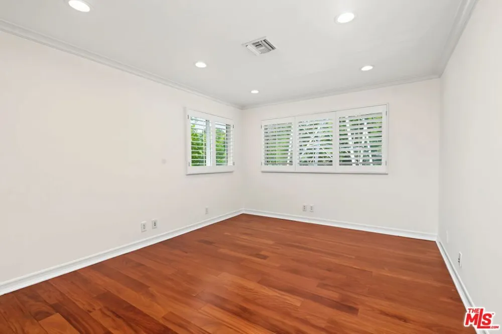 860 Bronze Lane Los Angeles, CA 90049