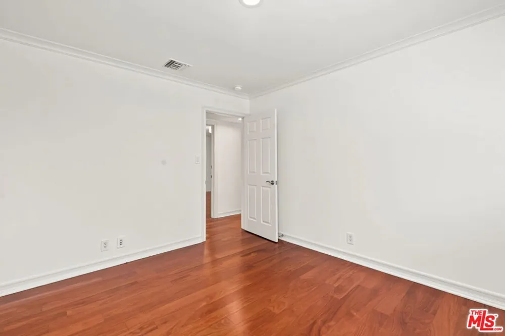 860 Bronze Lane Los Angeles, CA 90049