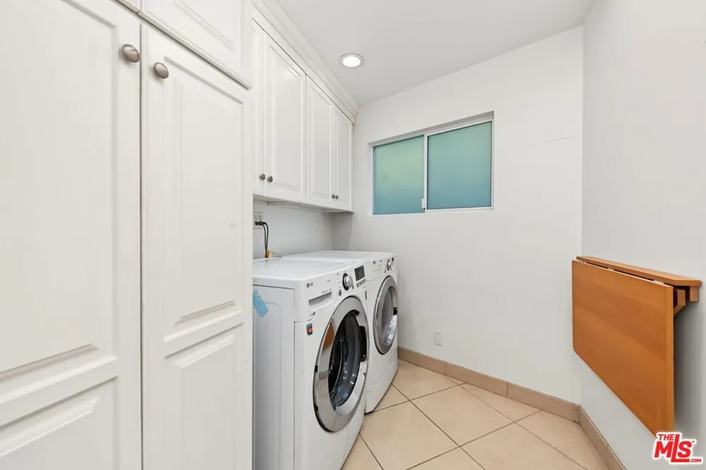 860 Bronze Lane Los Angeles, CA 90049
