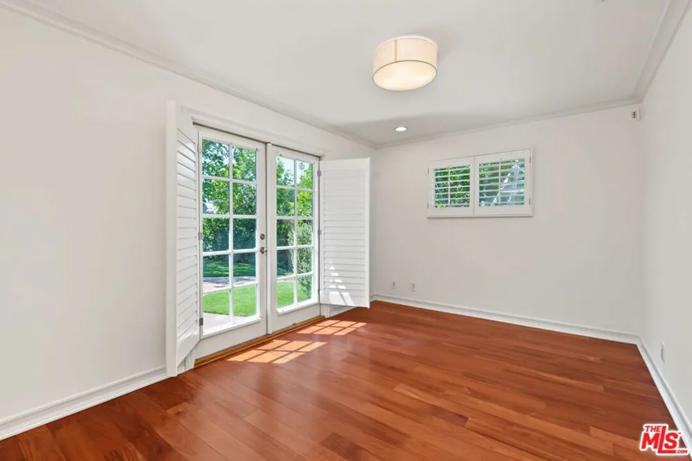 860 Bronze Lane Los Angeles, CA 90049