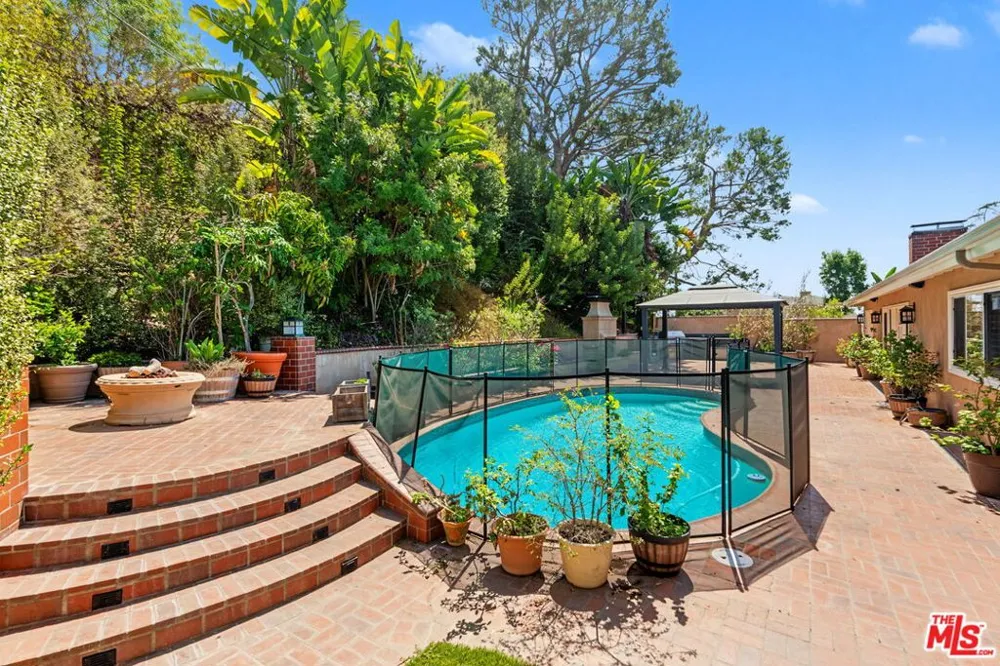 860 Bronze Lane Los Angeles, CA 90049