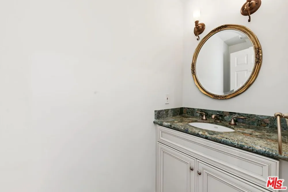 860 Bronze Lane Los Angeles, CA 90049
