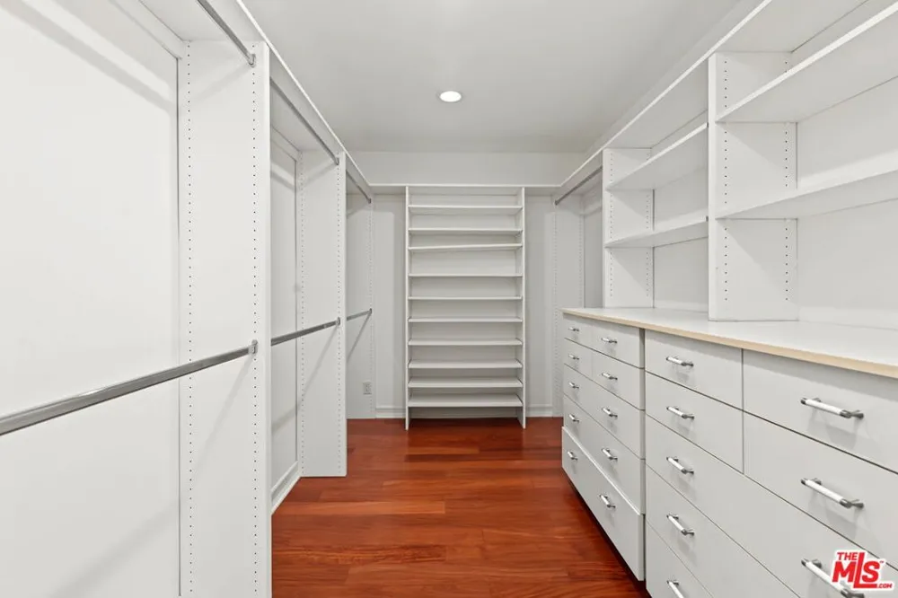 860 Bronze Lane Los Angeles, CA 90049