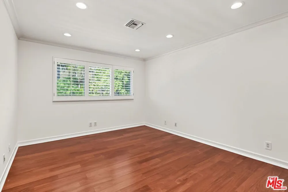 860 Bronze Lane Los Angeles, CA 90049