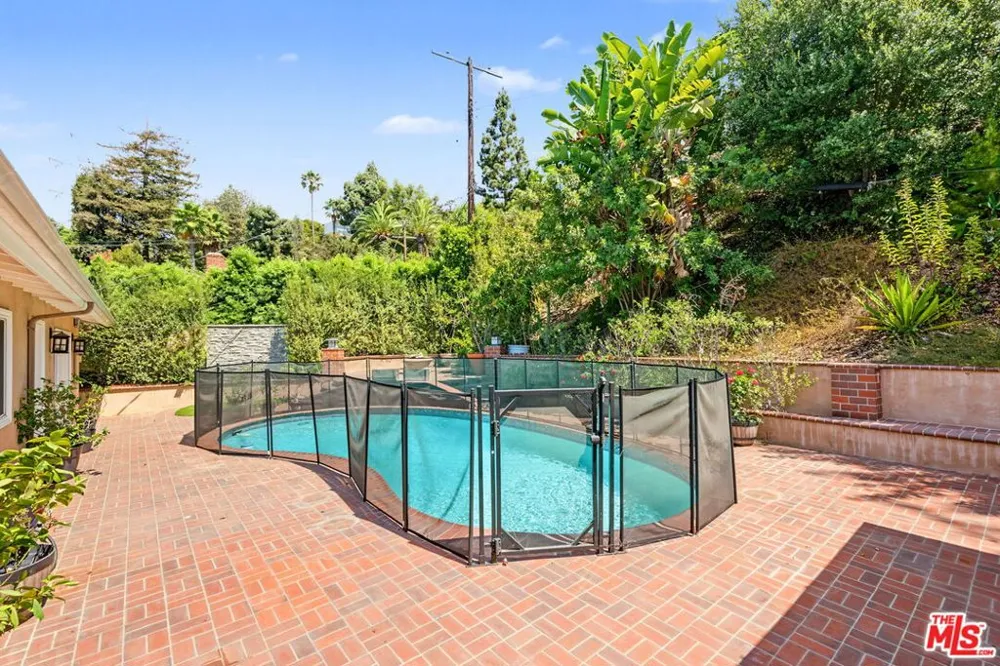 860 Bronze Lane Los Angeles, CA 90049