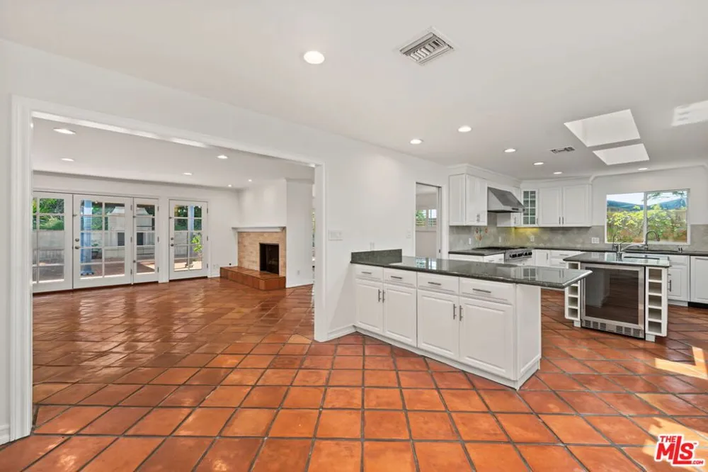 860 Bronze Lane Los Angeles, CA 90049