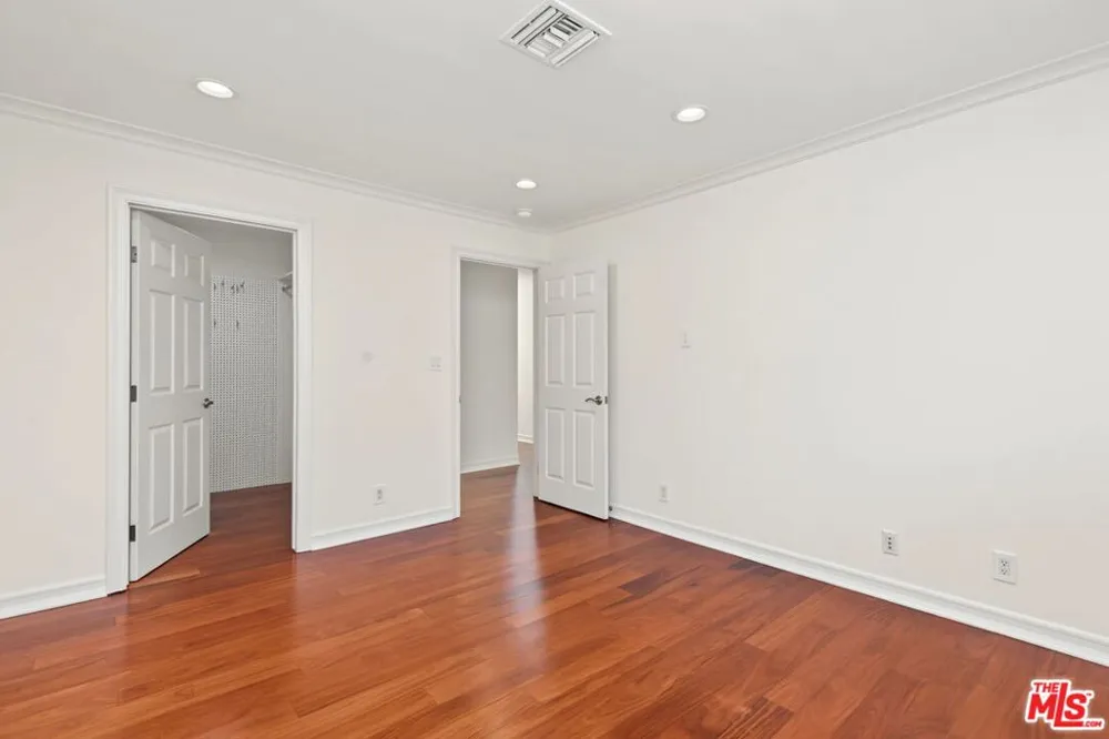 860 Bronze Lane Los Angeles, CA 90049