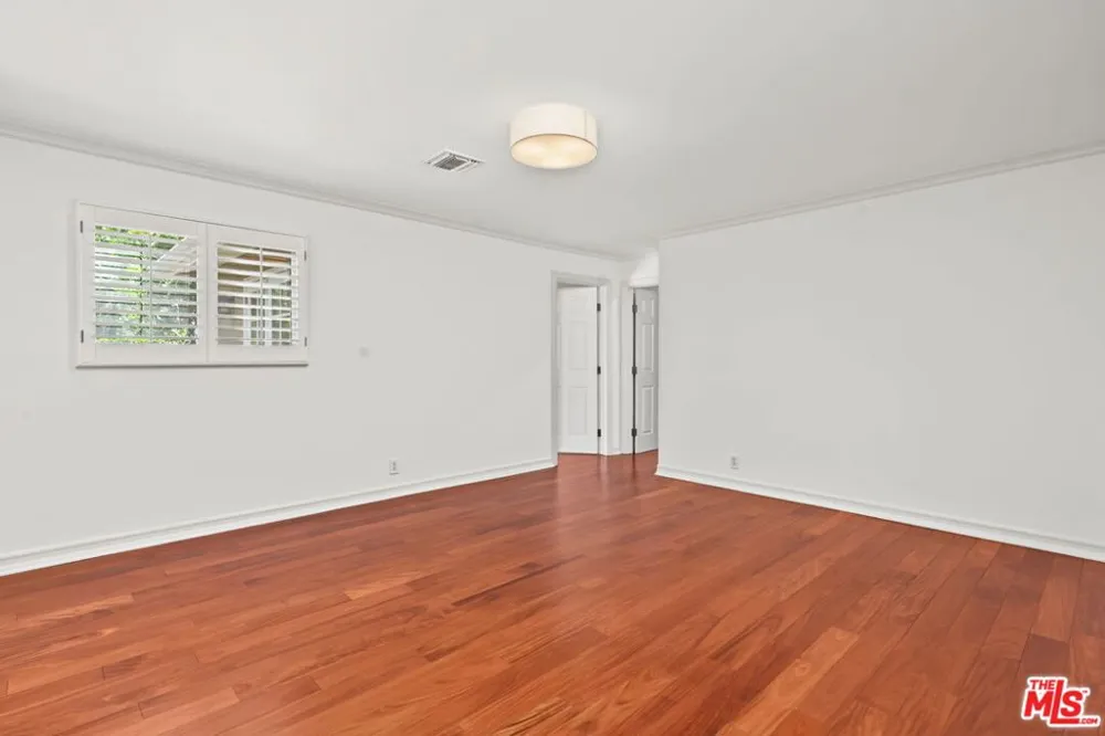 860 Bronze Lane Los Angeles, CA 90049