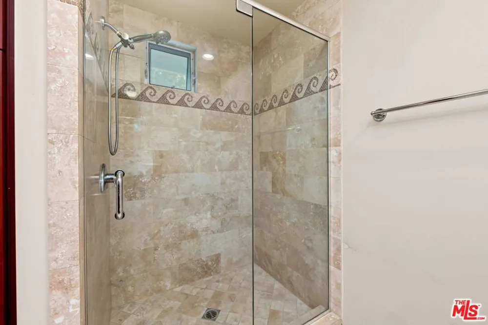 860 Bronze Lane Los Angeles, CA 90049