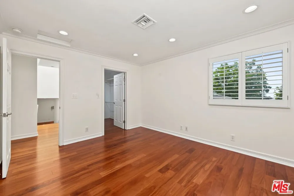 860 Bronze Lane Los Angeles, CA 90049