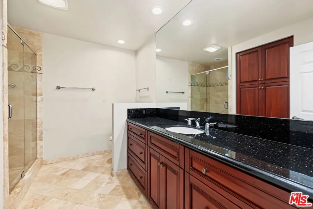 860 Bronze Lane Los Angeles, CA 90049