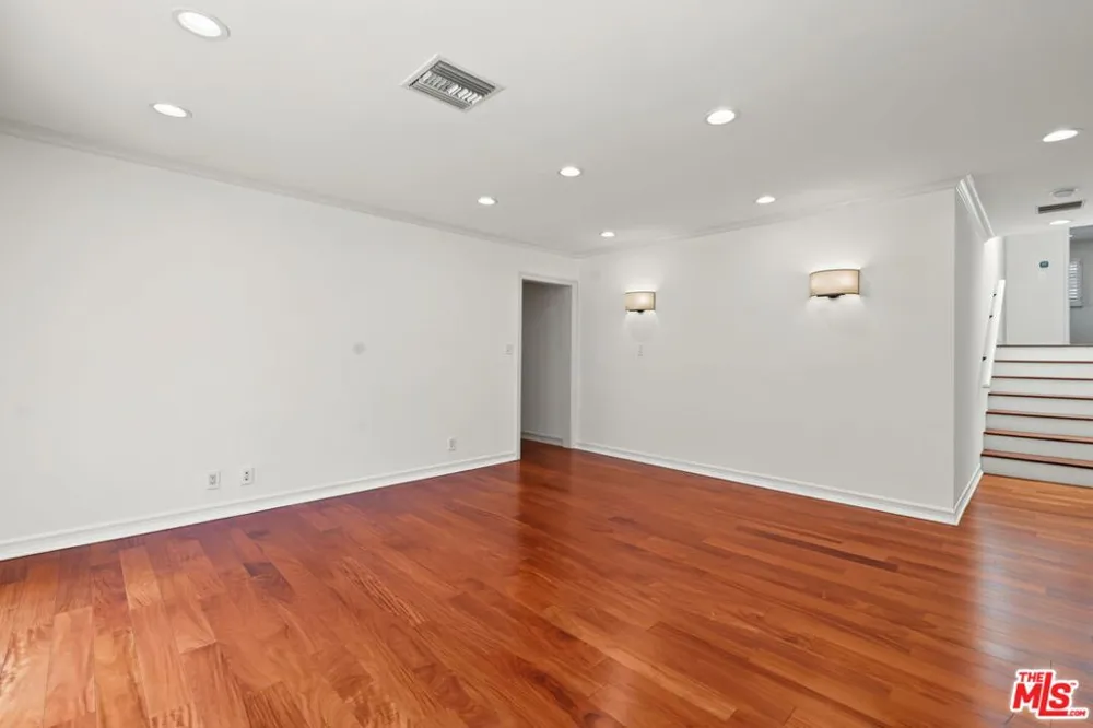 860 Bronze Lane Los Angeles, CA 90049