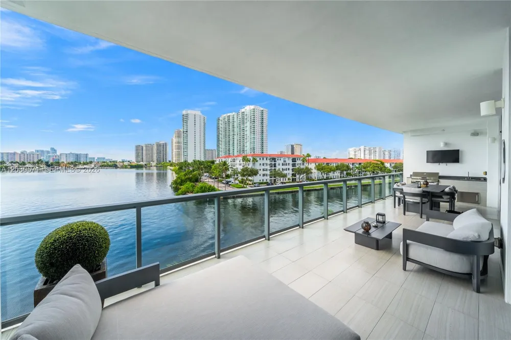 3300 NE 188th St #312 Aventura, FL 33180