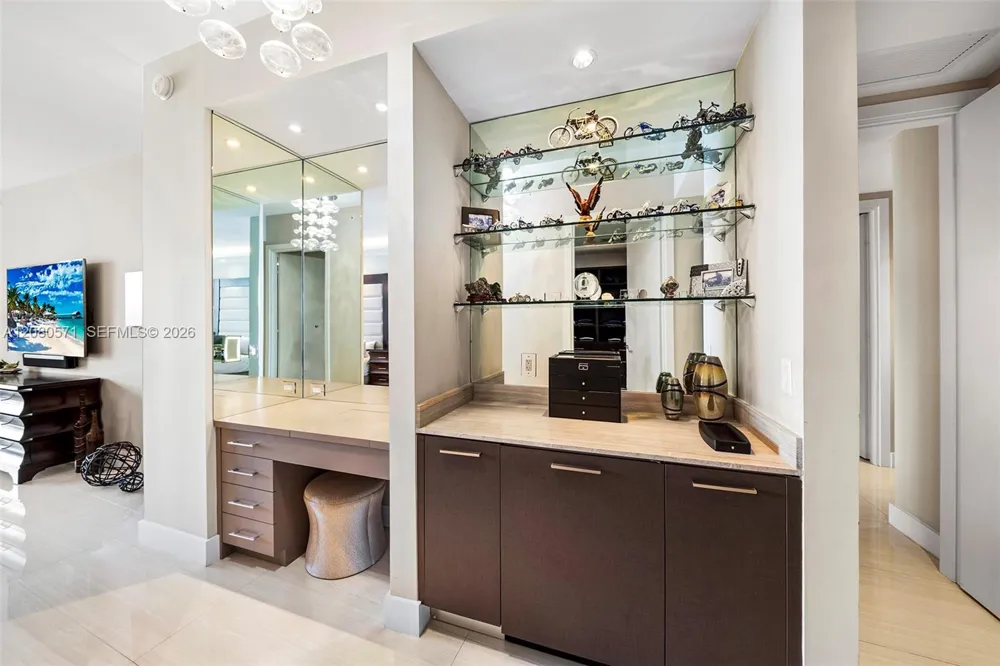 3300 NE 188th St #312 Aventura, FL 33180