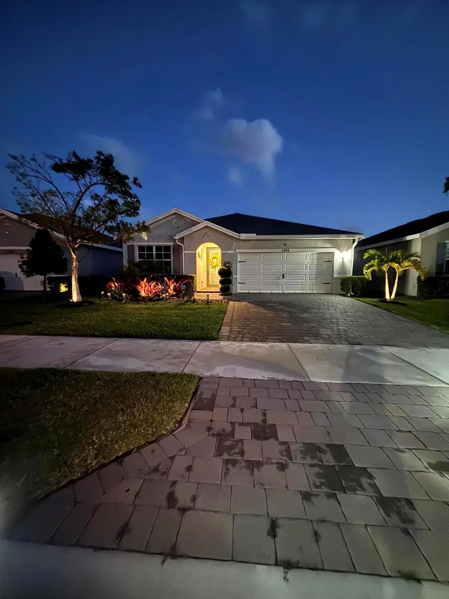 1694 NE WHITE PINE TERRACE Ocean Breeze, FL 34957