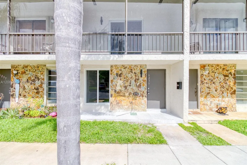5235 SW 40th Ave #38 Dania Beach, FL 33314