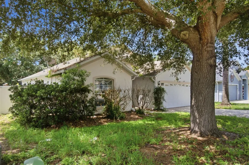 2255 MERRY ROAD Tavares, FL 32778