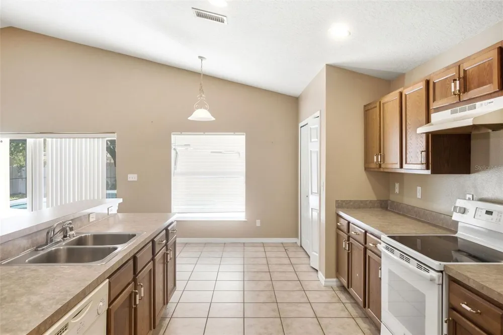 2255 MERRY ROAD Tavares, FL 32778