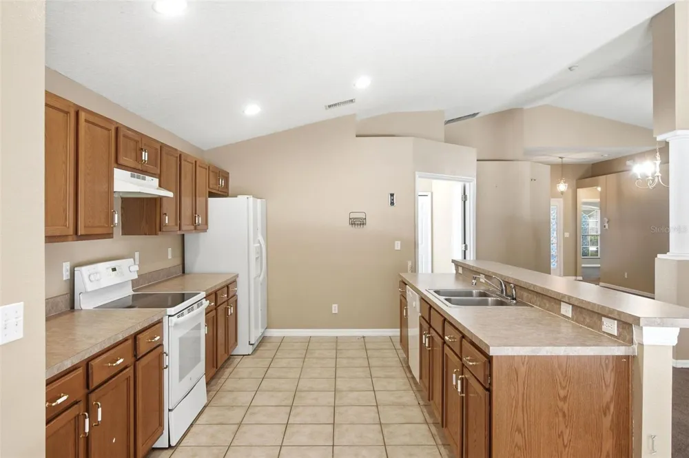 2255 MERRY ROAD Tavares, FL 32778