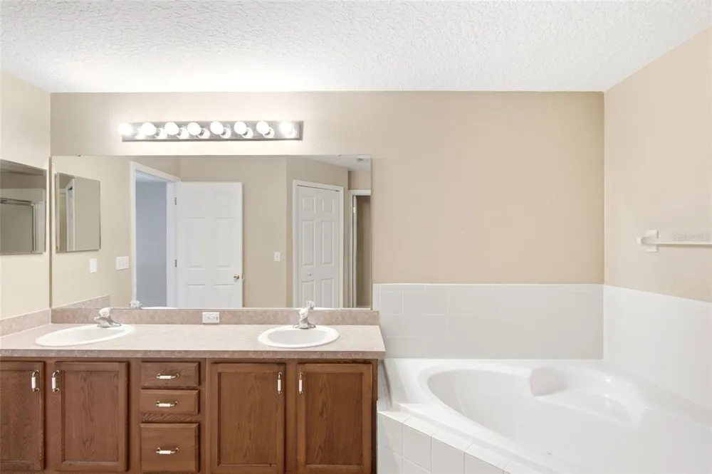 2255 MERRY ROAD Tavares, FL 32778