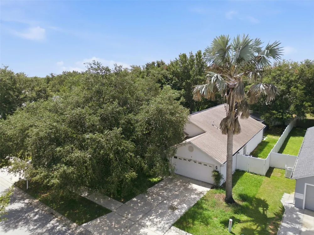 2255 MERRY ROAD Tavares, FL 32778