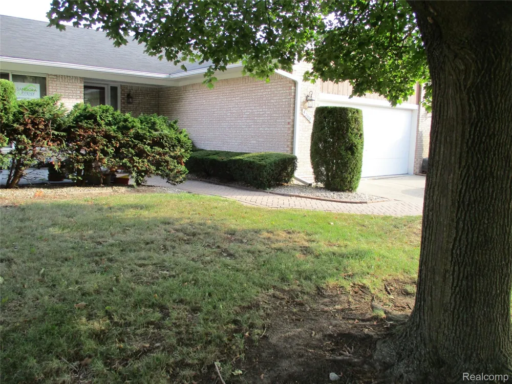 42108 E Edward Drive Clinton Charter Township, MI 48038