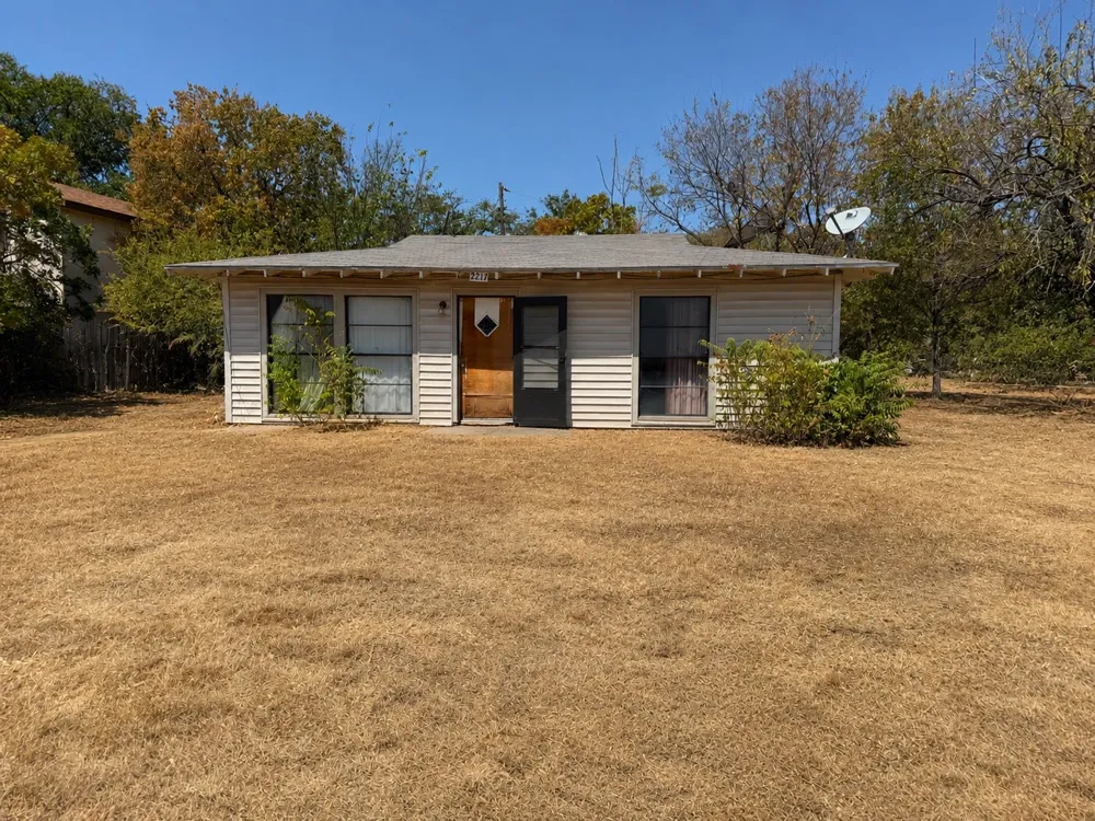 2217 Nina Marie Street Sansom Park, TX 76114