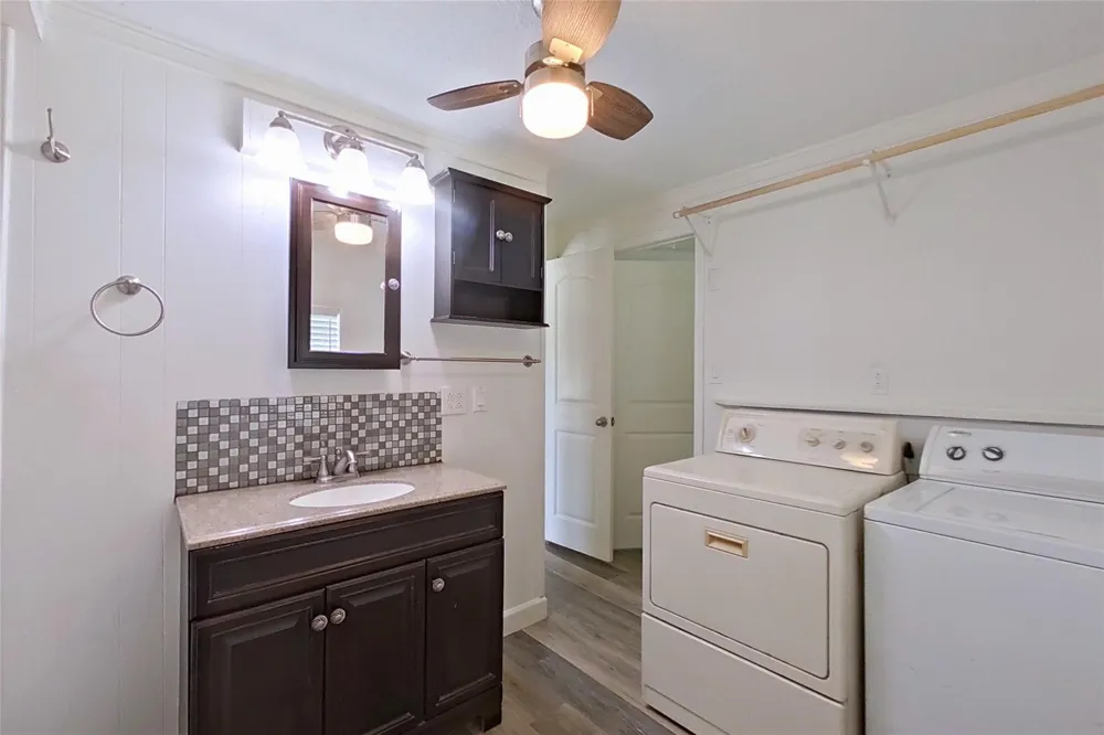 706 S Blackwell Street La Porte, TX 77571