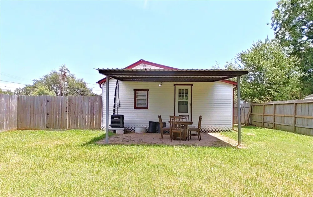 706 S Blackwell Street La Porte, TX 77571