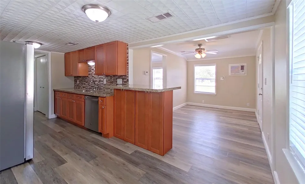 706 S Blackwell Street La Porte, TX 77571