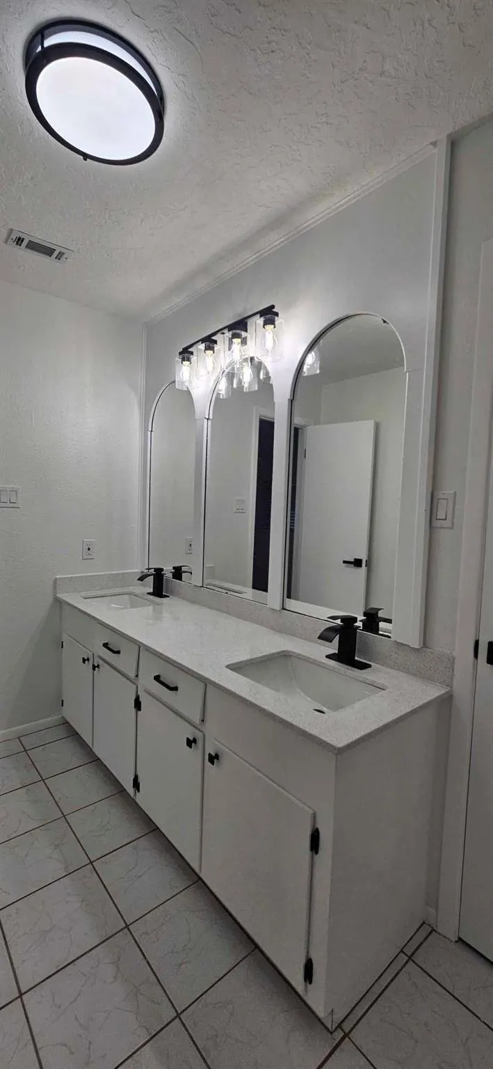 47 W Dansby Drive Galveston, TX 77551
