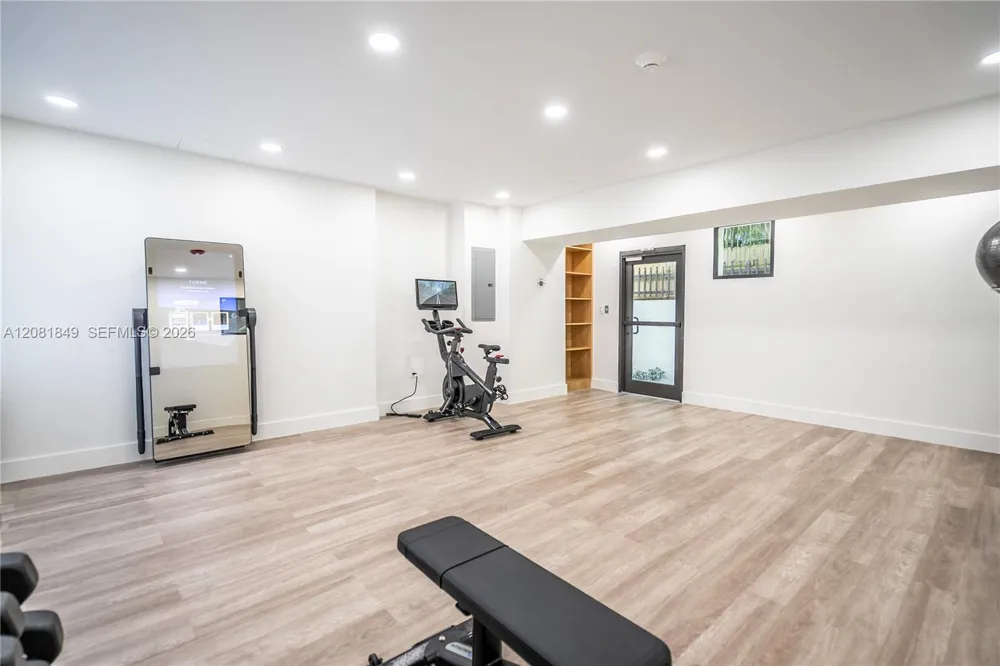 6960 Rue Vendome #402 Miami Beach, FL 33141
