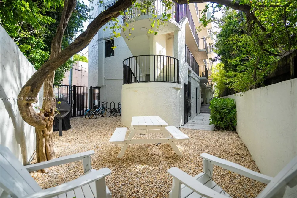 6960 Rue Vendome #402 Miami Beach, FL 33141