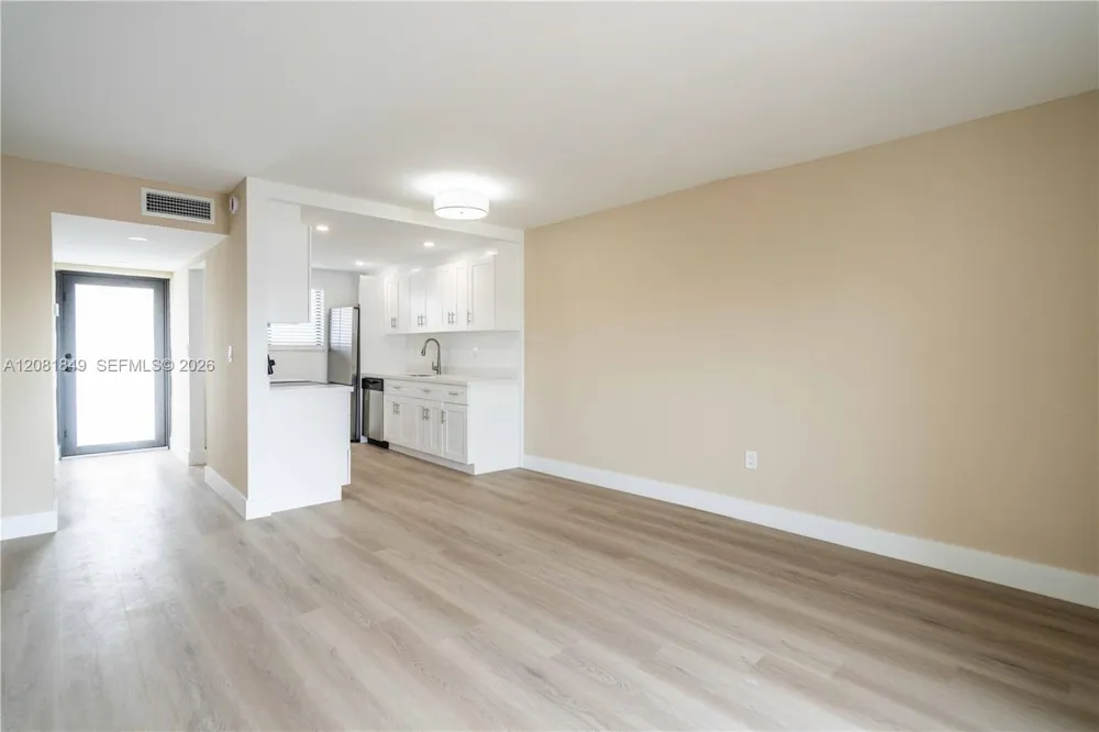 6960 Rue Vendome #402 Miami Beach, FL 33141