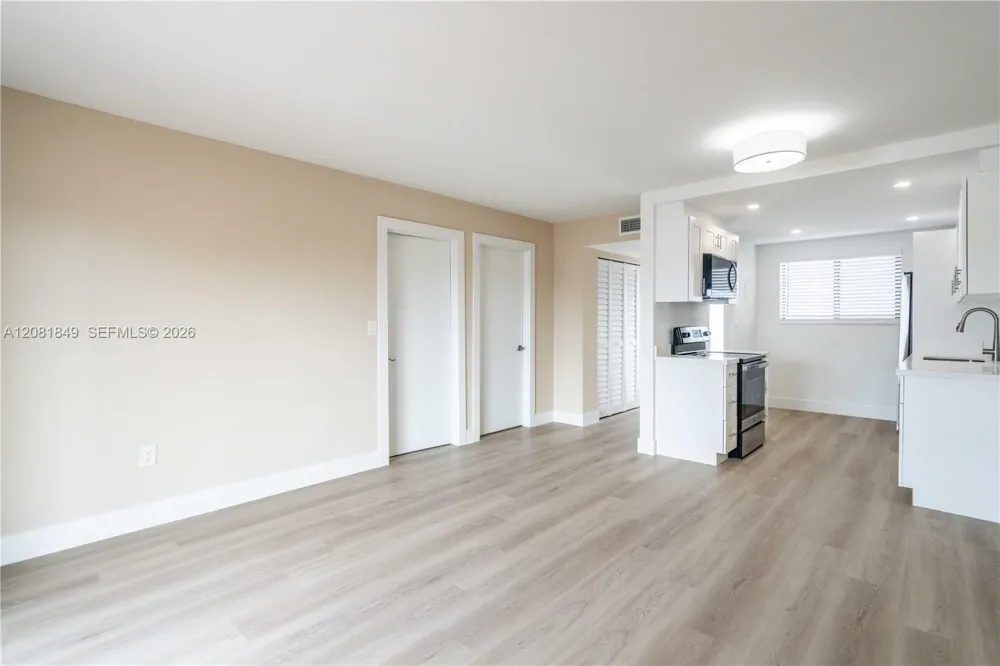 6960 Rue Vendome #402 Miami Beach, FL 33141