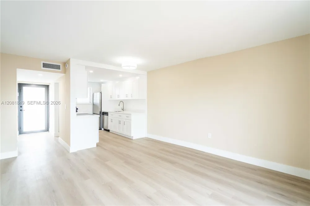 6960 Rue Vendome #402 Miami Beach, FL 33141