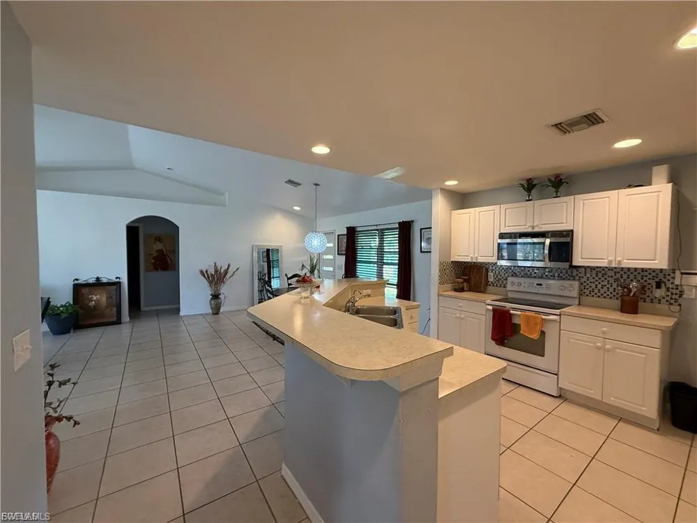 2837 NW 21st Avenue Cape Coral, FL 33993