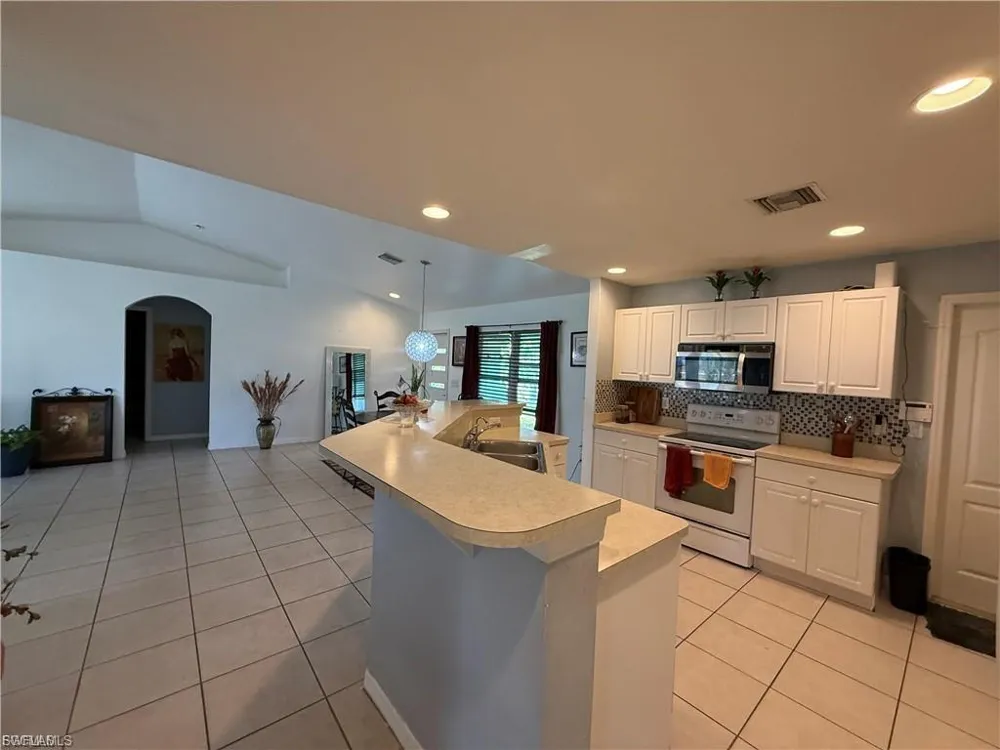 2837 NW 21st Avenue Cape Coral, FL 33993