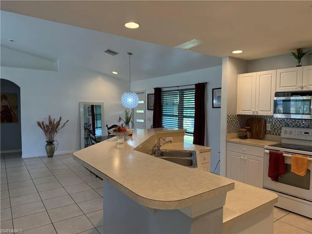 2837 NW 21st Avenue Cape Coral, FL 33993