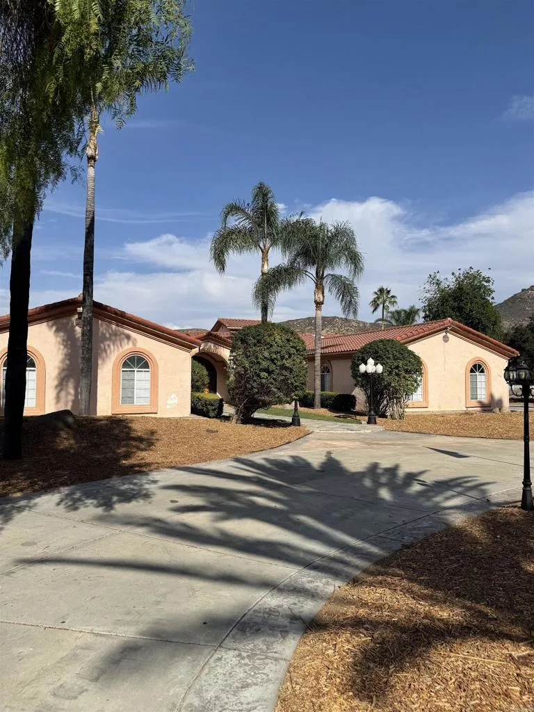 1555 Willow Glen Dr. El Cajon, CA 92019