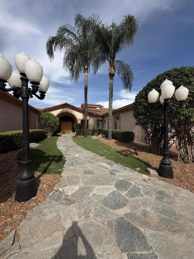 1555 Willow Glen Dr. El Cajon, CA 92019