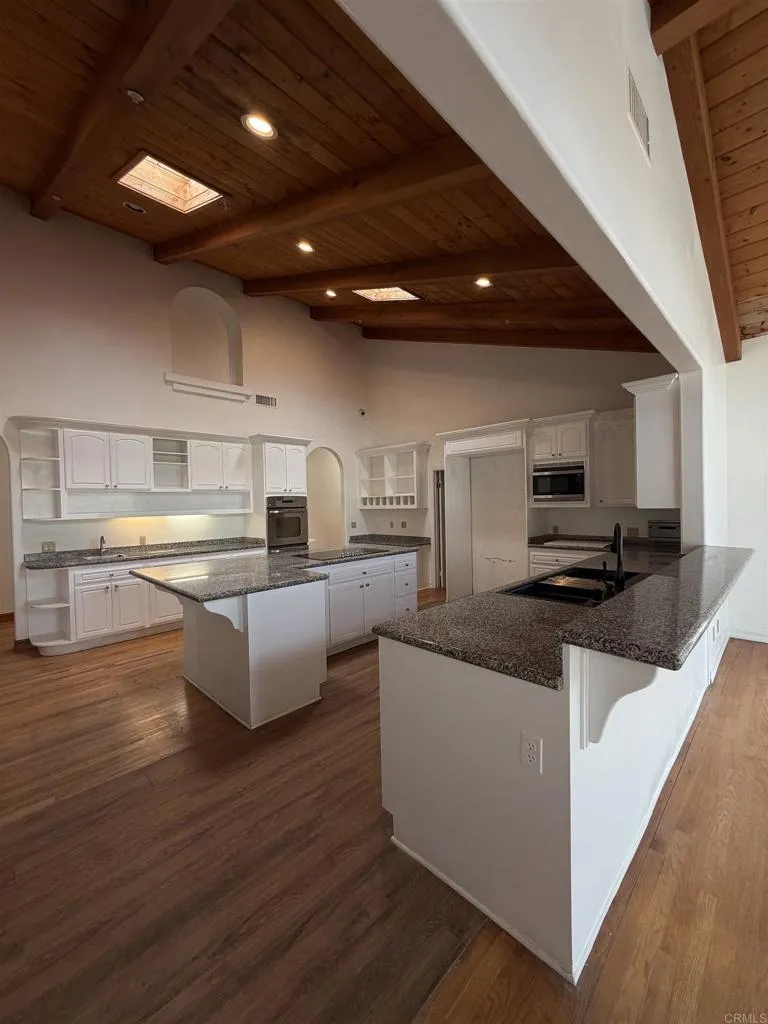 1555 Willow Glen Dr. El Cajon, CA 92019