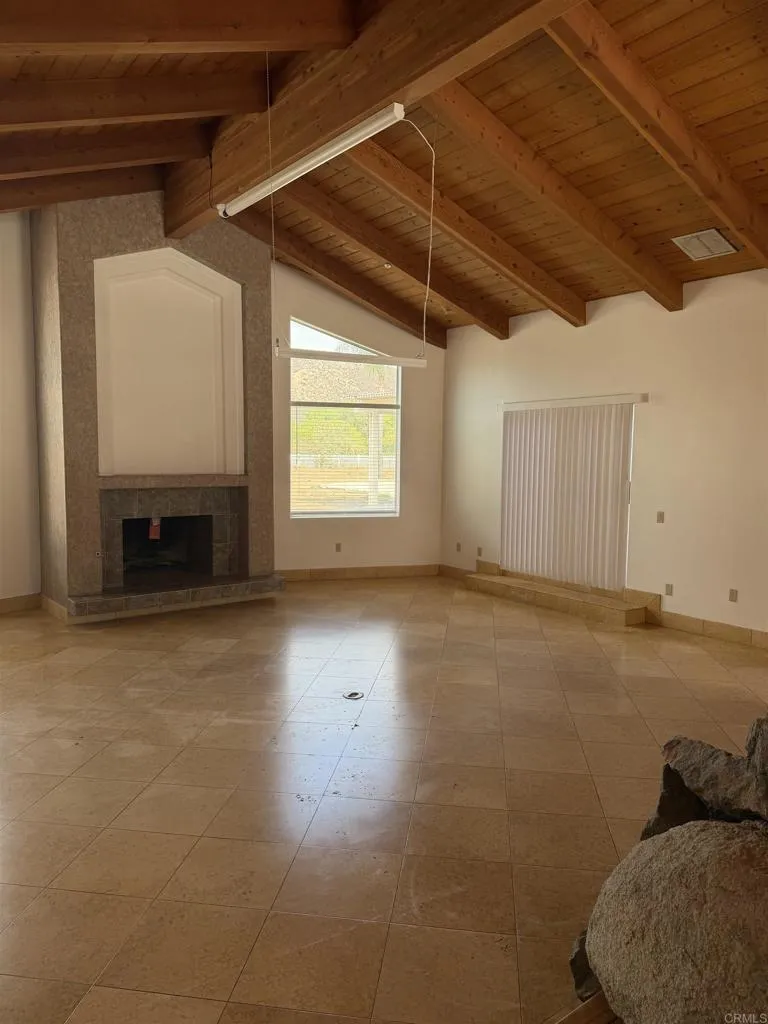 1555 Willow Glen Dr. El Cajon, CA 92019