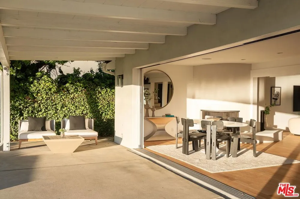 3109 Dona Susana Drive Studio City, CA 91604