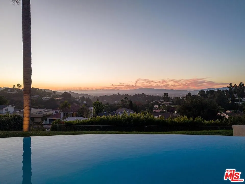 3109 Dona Susana Drive Studio City, CA 91604