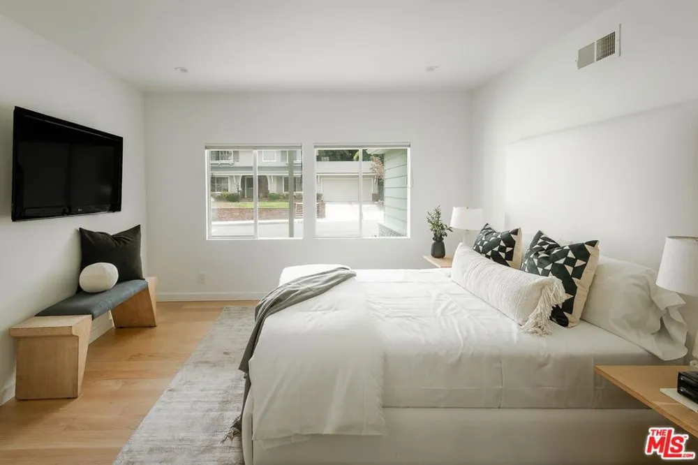 3109 Dona Susana Drive Studio City, CA 91604
