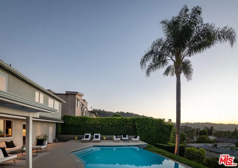 3109 Dona Susana Drive Studio City, CA 91604