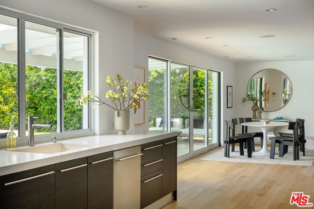 3109 Dona Susana Drive Studio City, CA 91604