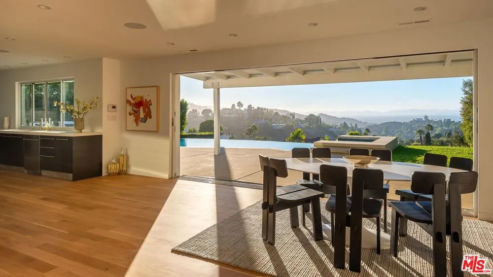 3109 Dona Susana Drive Studio City, CA 91604
